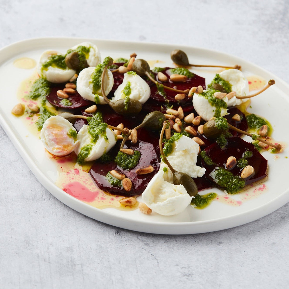Smoked beets in the smoker with buffalo mozzarella and basil oil
– Barbecook
